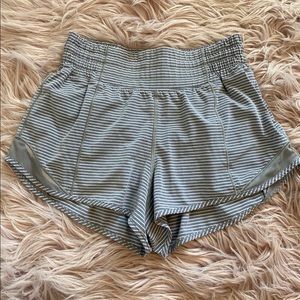 Lululemon 2.5” High Rise Hotty Hot Shorts